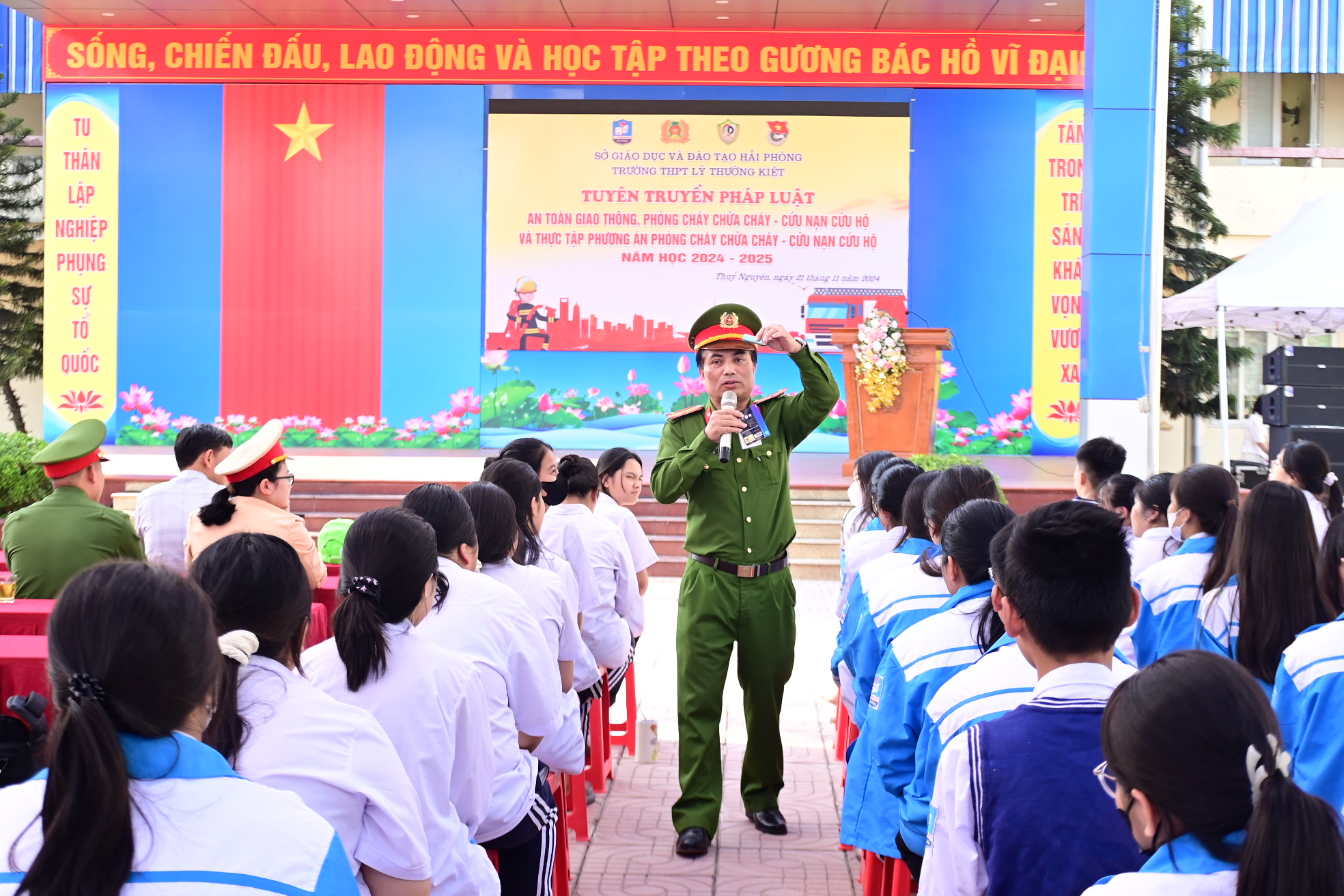 Công an huyện Thủy Nguyên: Tuyên truyền an toàn giao thông, phòng cháy chữa cháy tại trường THPT Lý Thường Kiệt